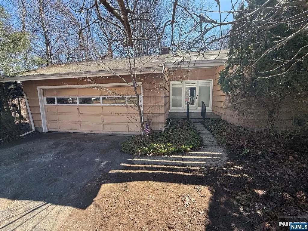 23 Elizabeth Court, North Haledon, NJ 07508 - #1
