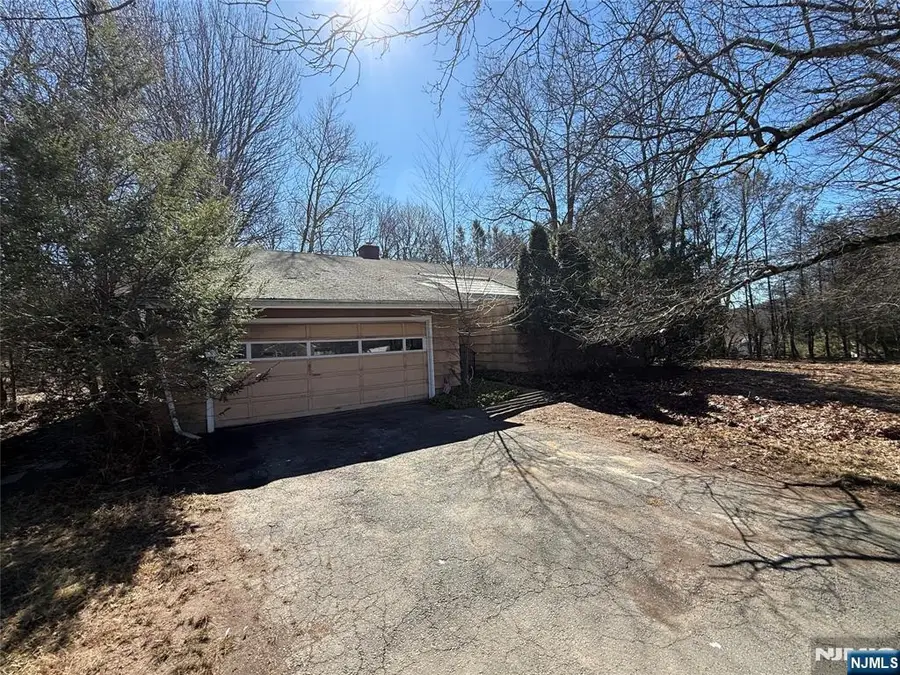 23 Elizabeth Court, North Haledon, NJ 07508 - #2