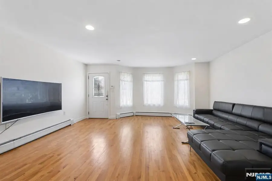 61 Columbia Avenue C0061, Cliffside Park, NJ 07010 - #3