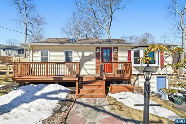 42 Woodside Drive, West Milford, NJ 07480