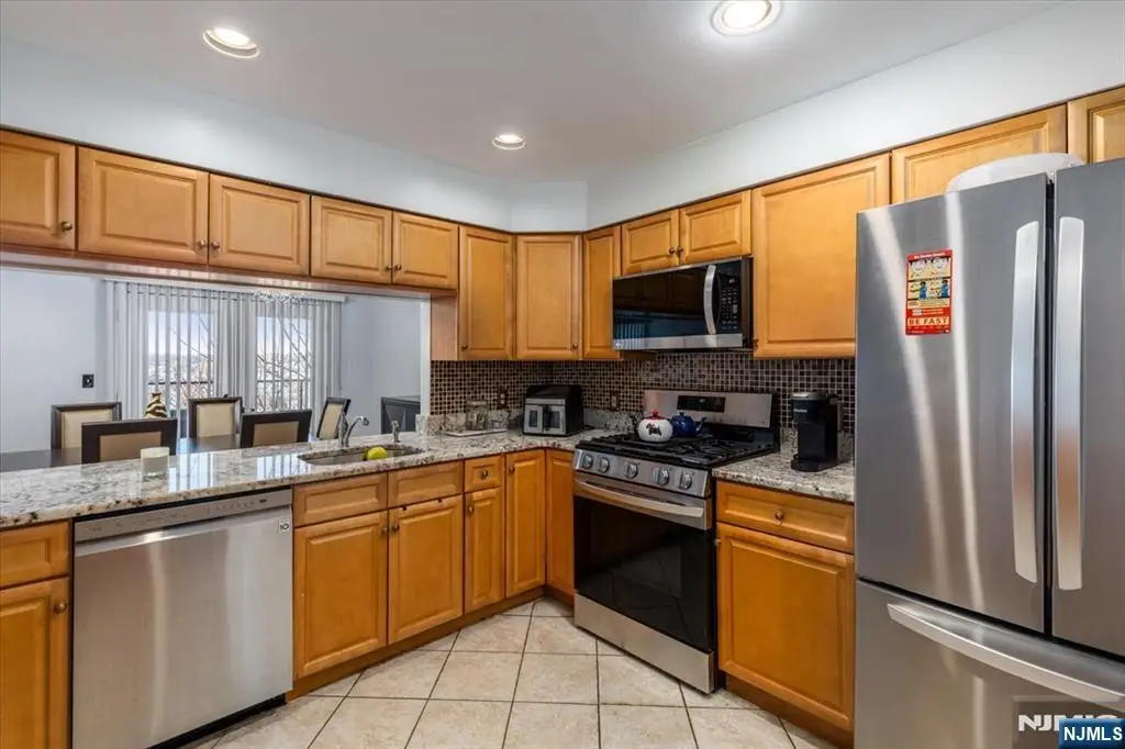 2 Crystal Lane 294, Paterson, NJ 07501 - #1