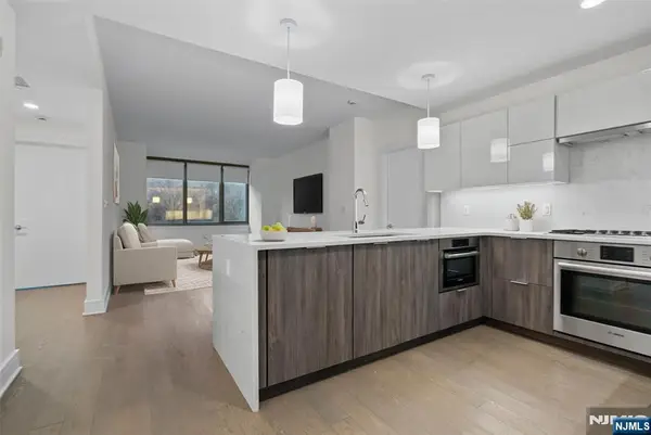 9 Ave At Port Imperial 823, West New York, NJ 07093