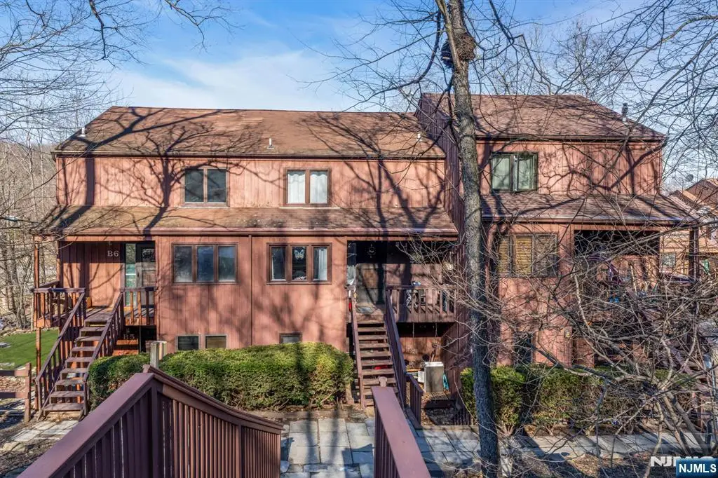 9 Village Way 6, Vernon, NJ 07462 - #1