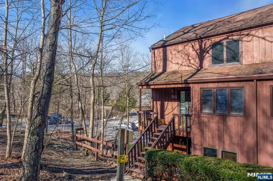 9 Village Way 6, Vernon, NJ 07462 - #2