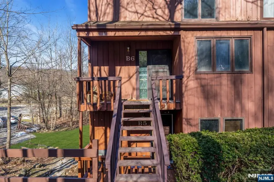 9 Village Way 6, Vernon, NJ 07462 - #3