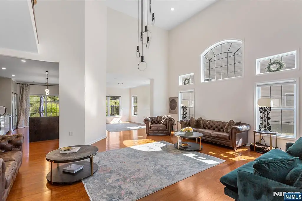 24 Bluffs Court, Hamburg, NJ 07419 - #1