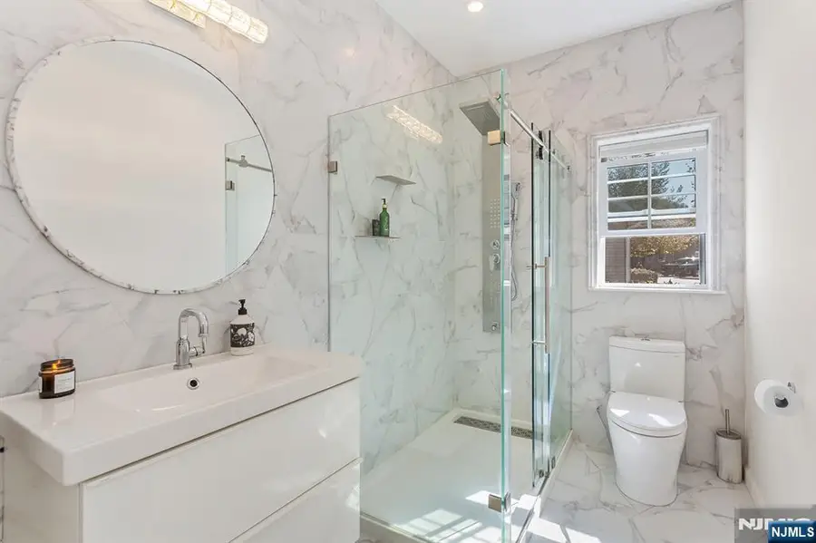 24 Bluffs Court, Hamburg, NJ 07419 - #3