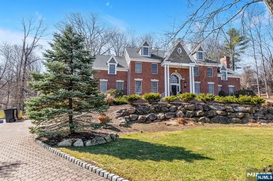 18 Sunflower Drive, Upper Saddle River, NJ 07458 - #2