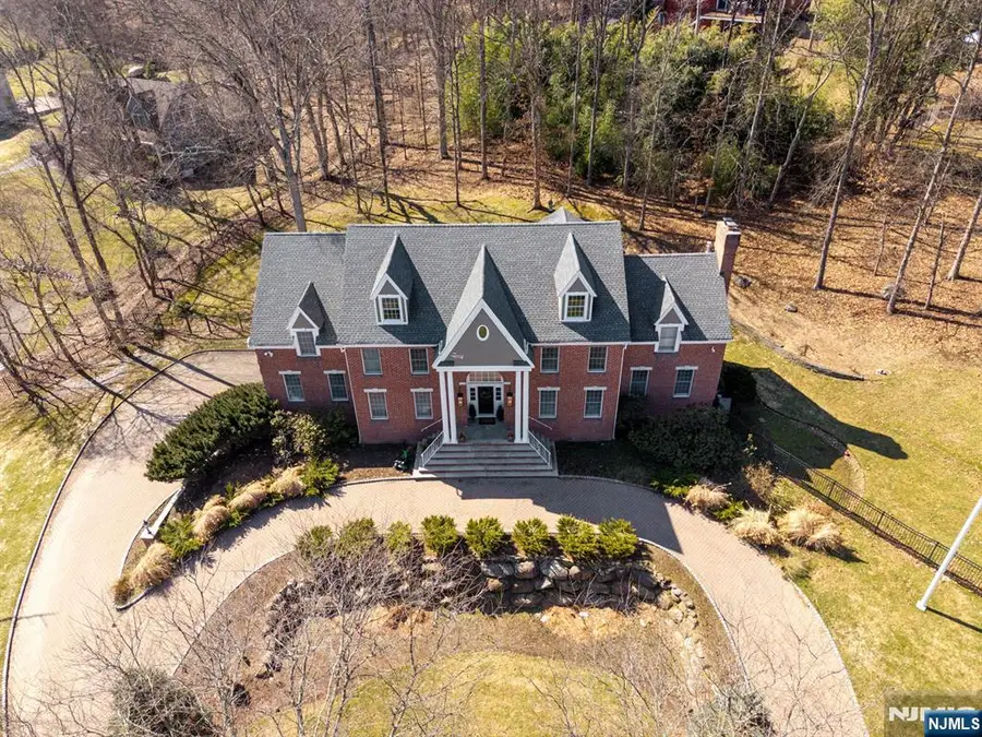 18 Sunflower Drive, Upper Saddle River, NJ 07458 - #3