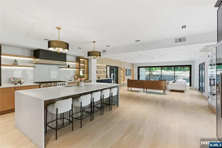 60 Brookside Drive, Upper Saddle River, NJ 07458 - #3