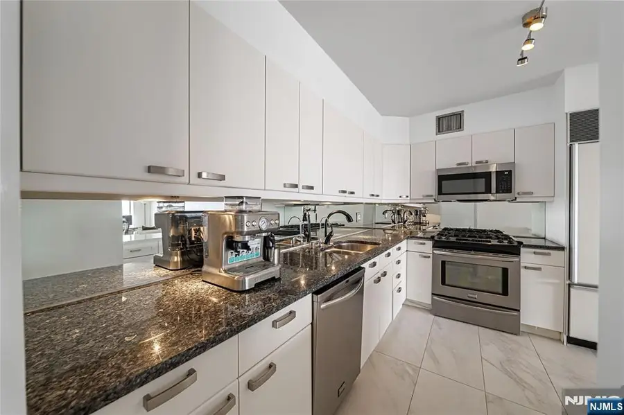 6 Horizon Road 1605, Fort Lee, NJ 07024 - #3