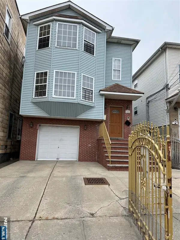 52 Stone Street, Newark, NJ 07104