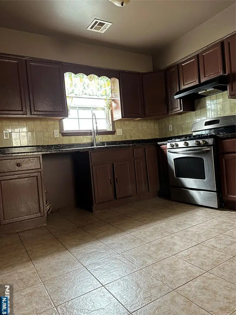 52 Stone Street, Newark, NJ 07104 - #3