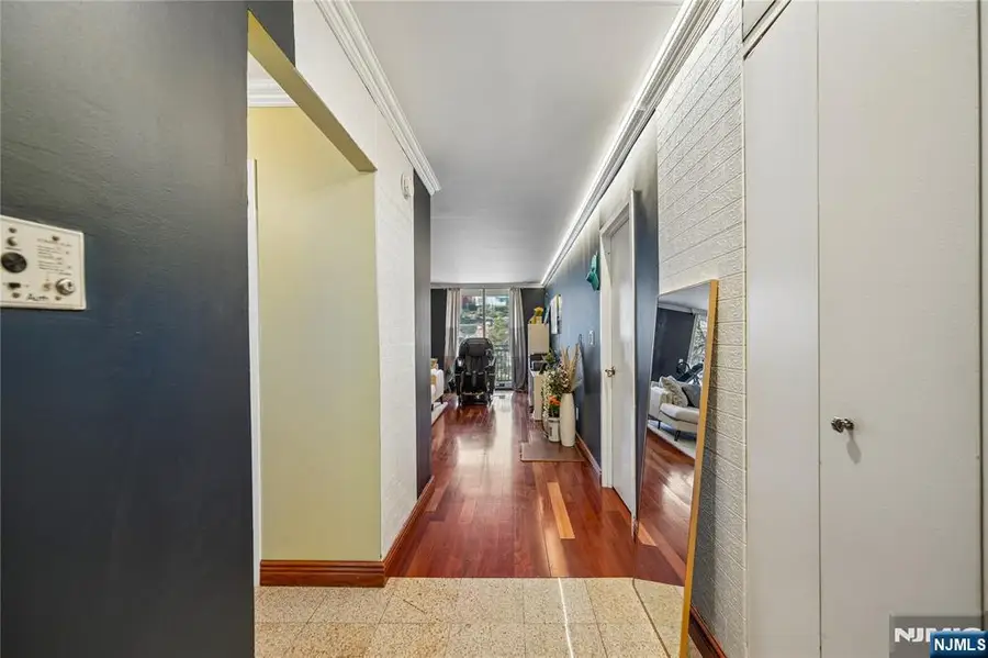 1055 River Road 302, Edgewater, NJ 07020 - #3