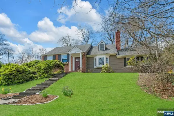 1 Crescent Place, Ho-Ho-Kus, NJ 07423