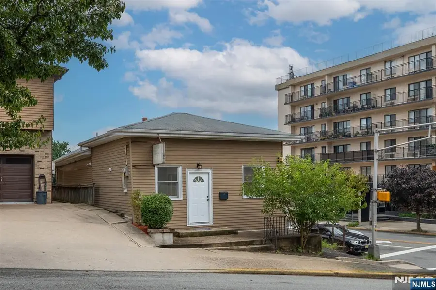 418 E Brinkerhoff Avenue, Palisades Park, NJ 07650 - #2