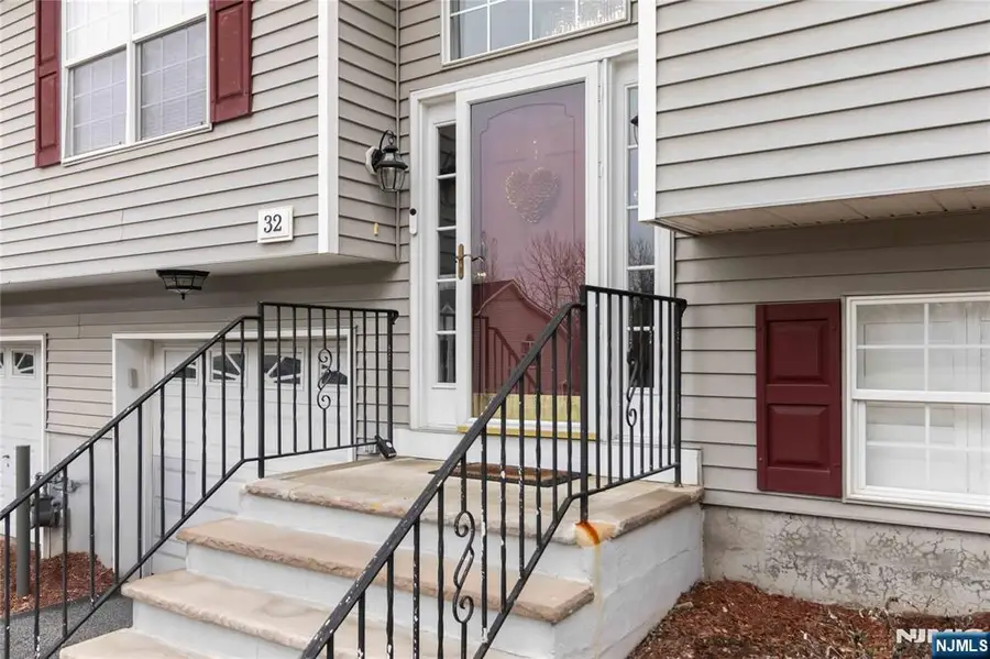 32 Oak Point Drive, Hamburg, NJ 07419 - #3