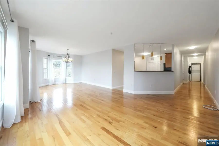 337 The Promenade 337, Edgewater, NJ 07020 - #2