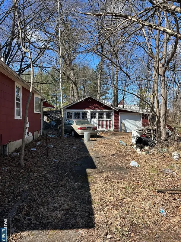 56 Burnet Street, Livingston, NJ 07039