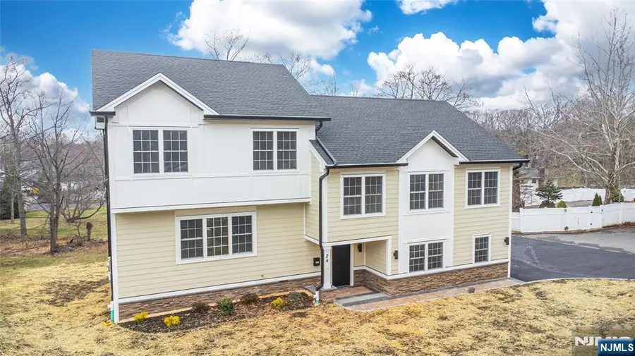 24 Shrewsbury Drive, Livingston, NJ 07039 - #2