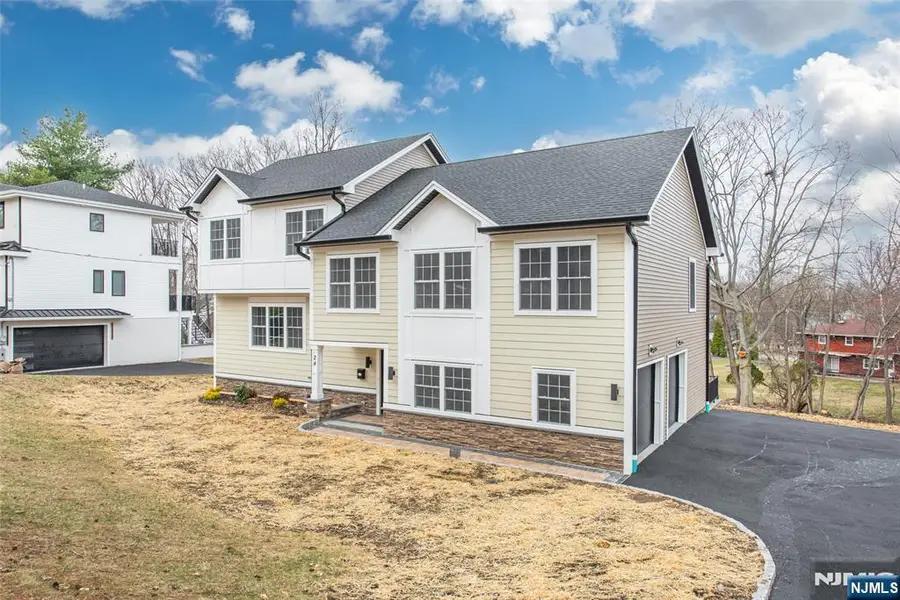 24 Shrewsbury Drive, Livingston, NJ 07039 - #3