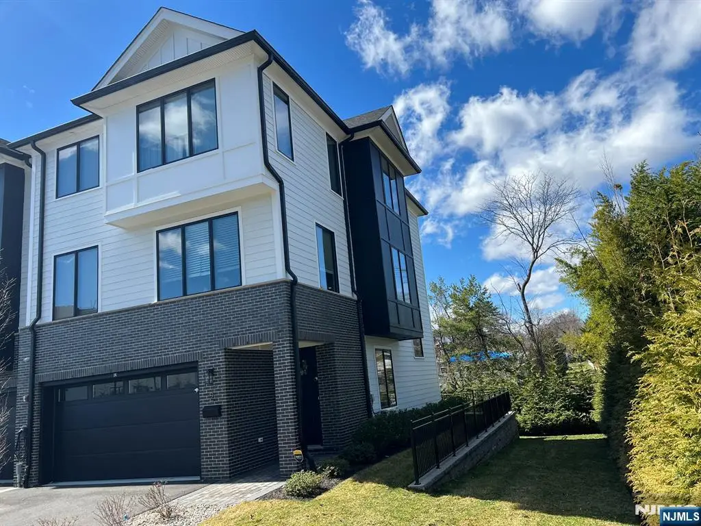 2 Skye Drive, Paramus, NJ 07652 - #1