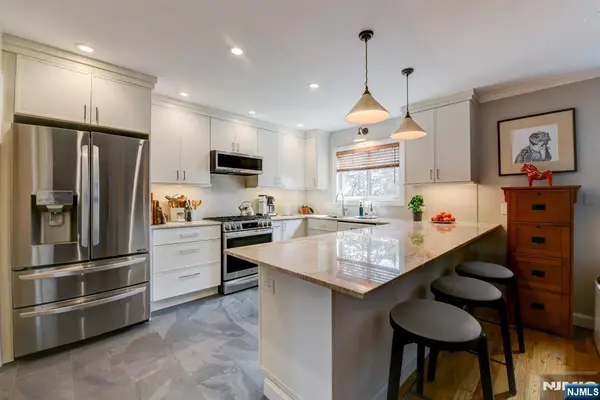 598 Sanderling Court, Secaucus, NJ 07094