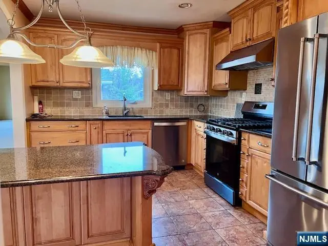 661 Clinton Place, Ridgefield, NJ 07657 - #3