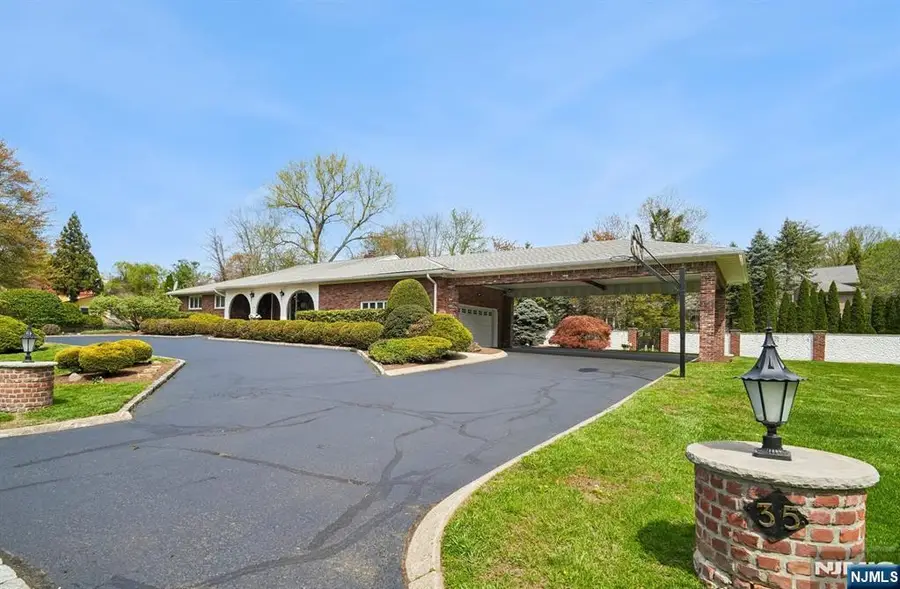35 Grandview Avenue, Saddle River, NJ 07458 - #2