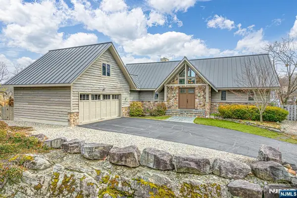 10 Hemlock Avenue, Andover Twsp, NJ 07860