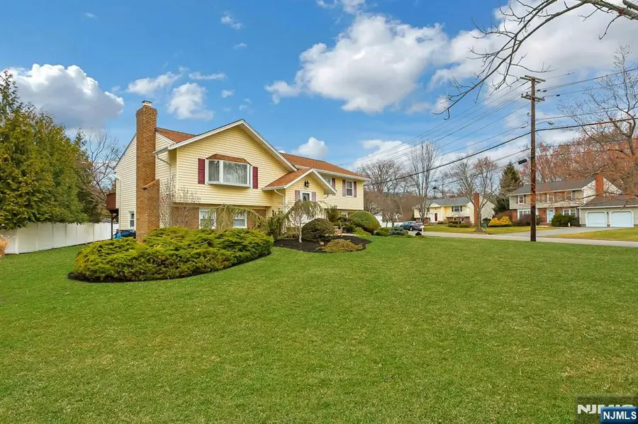 81 Queen Court, Hillsdale, NJ 07642 - #2