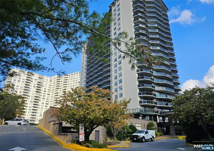 2077 Center Avenue 22H, Fort Lee, NJ 07024 - #2