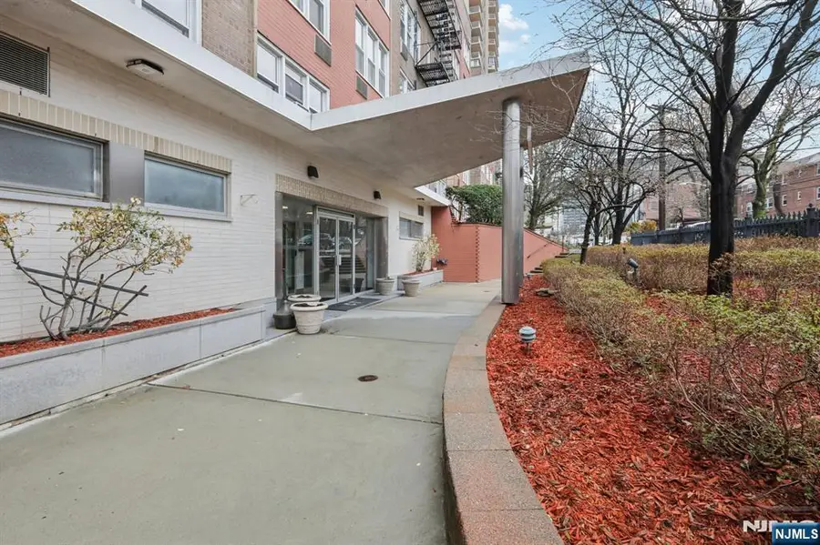 2160 Center Avenue 4N, Fort Lee, NJ 07024 - #3