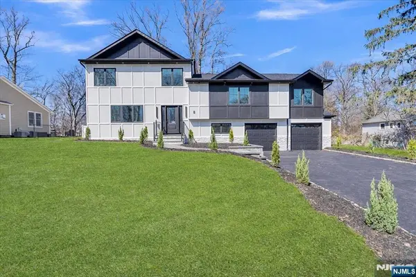 6 Clinton Place, Woodcliff Lake, NJ 07677