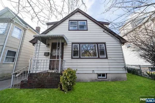 104 Hayward Place, Wallington, NJ 07057