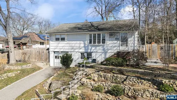50 Knolls Road, Bloomingdale, NJ 07403