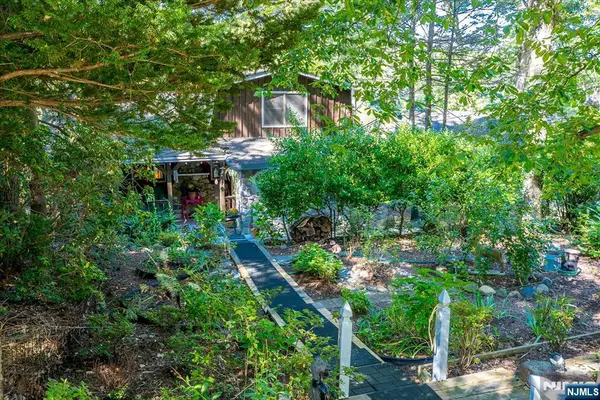 177 Otterhole Road, West Milford, NJ 07480