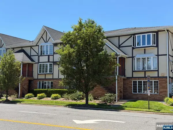 33 Henry Place B4, Hackensack, NJ 07601
