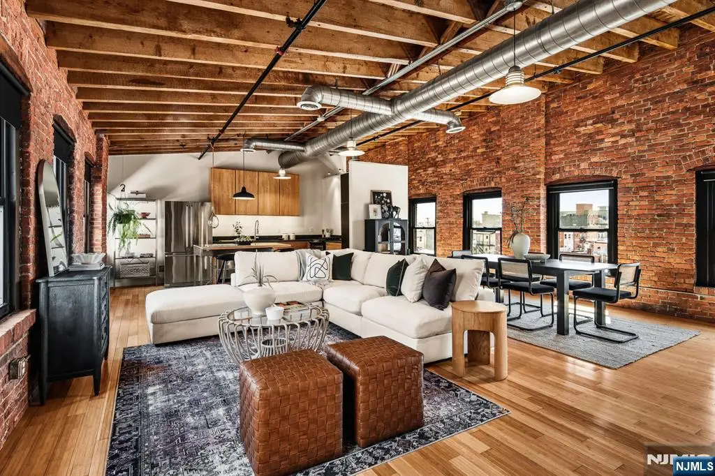 61 New Jersey Railroad Avenue 13, Newark, NJ 07105 - #1