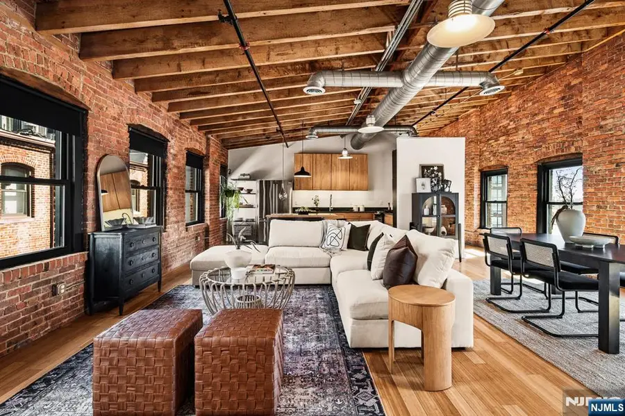 61 New Jersey Railroad Avenue 13, Newark, NJ 07105 - #2