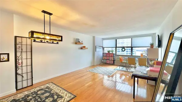 7000 JFK Blvd E 25A, Guttenberg, NJ 07093