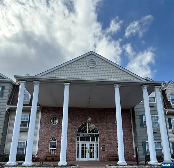 5301 Richmond Road, West Milford, NJ 07480