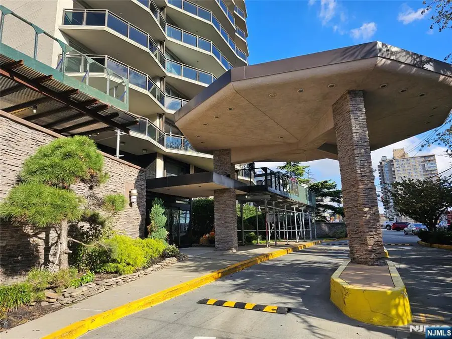 2077 Center Avenue 17D, Fort Lee, NJ 07024 - #3