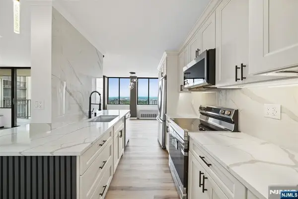 300 Winston Drive 2802, Cliffside Park, NJ 07010