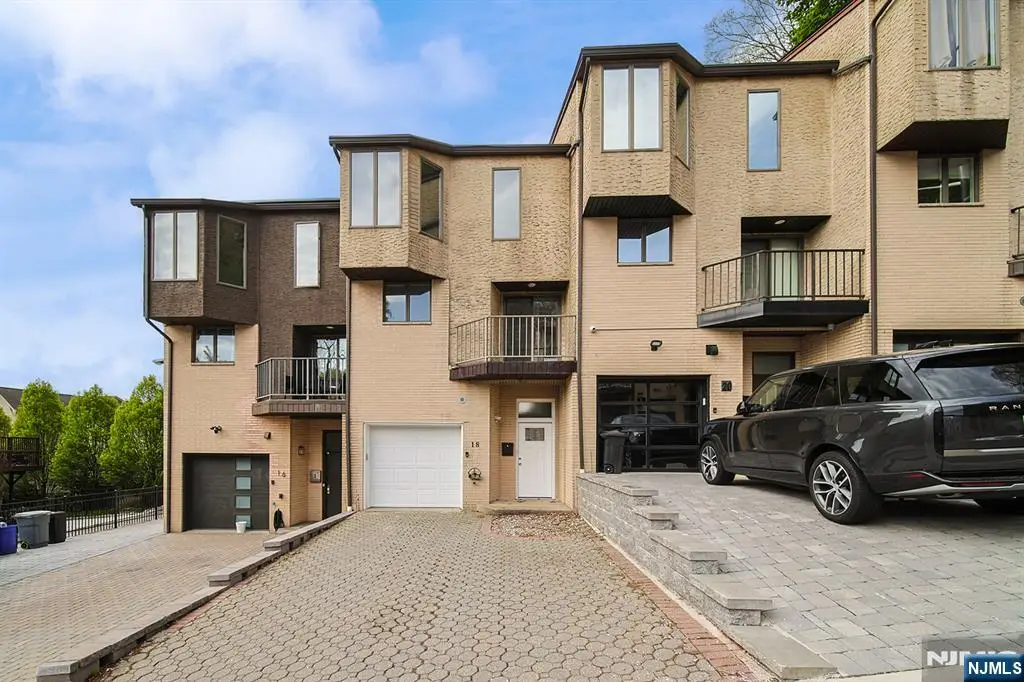 18 Veterans Way, Edgewater, NJ 07020 - #1