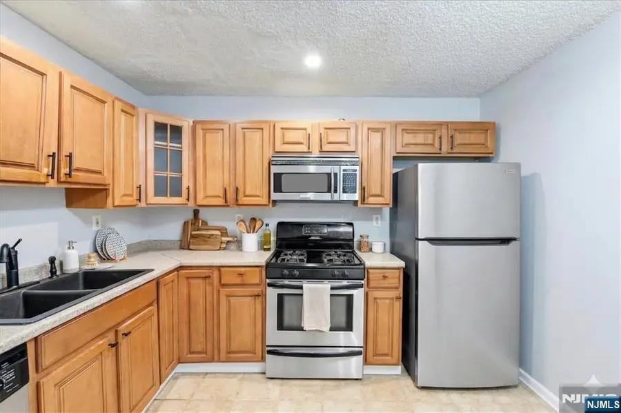 28 Boston Court 302, Newark, NJ 07103 - #3