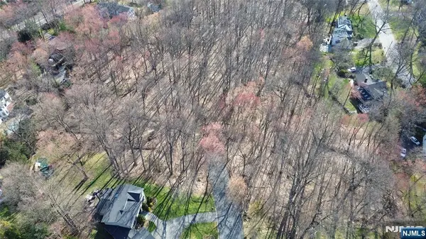 10 Deerfield Drive, Woodcliff Lake, NJ 07677