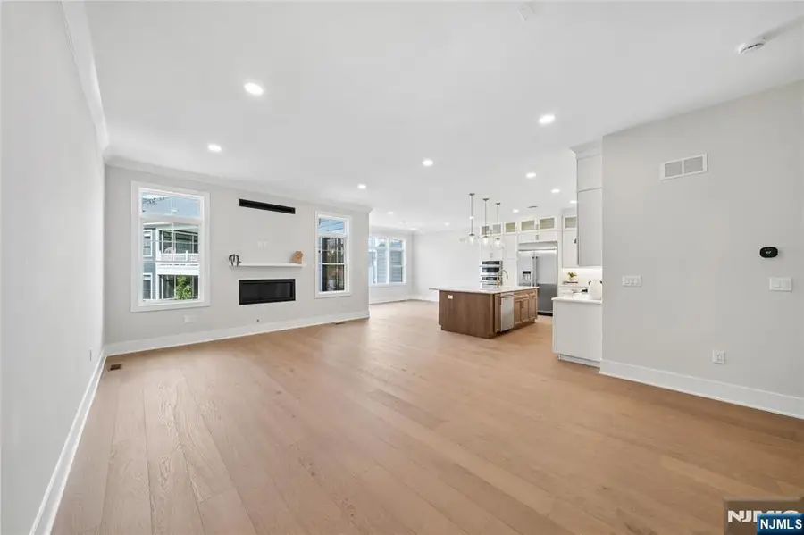 23 Muirfield Lane, River Vale, NJ 07675 - #2