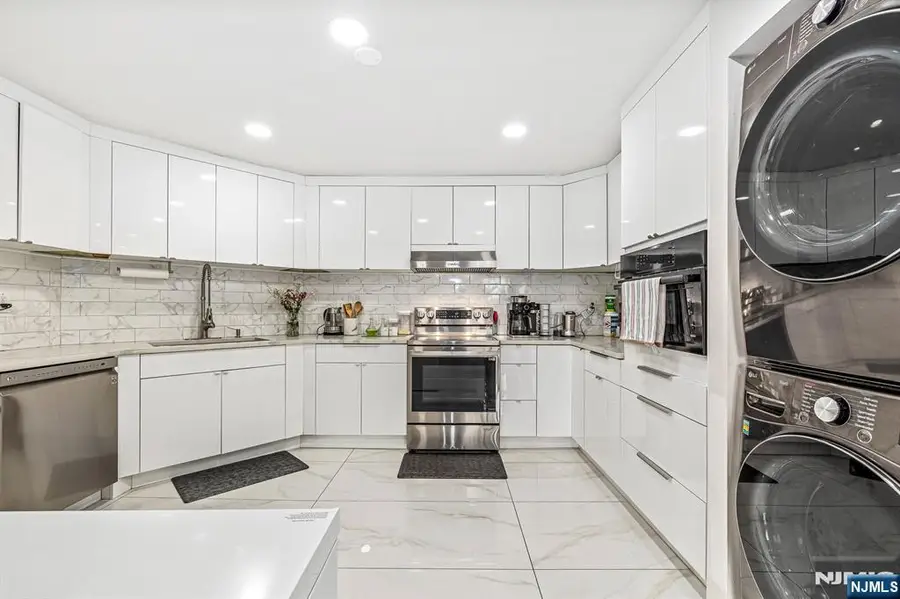 427 Harmon Cove Tower 427, Secaucus, NJ 07094 - #3