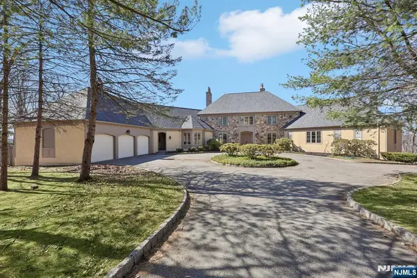 29 Hilltop Road, Kinnelon Borough, NJ 07405